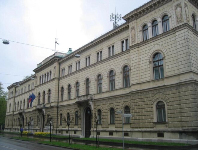 Владата на Словенија ќе ги врати парите на граѓаните и ќе укине казните за прекршување на мерките против Ковид