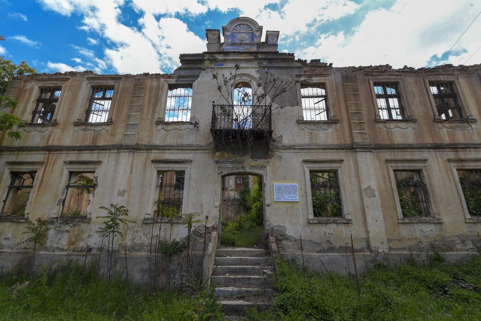 Обновување на културното наследство: Старото училиште во Љубојно ќе стане центар за промоција на македонскиот јазик