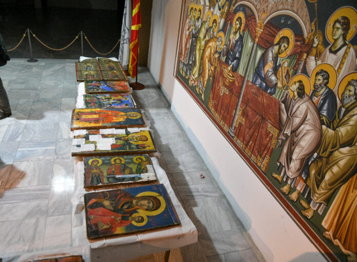 Вратени 20 украдени македонски икони