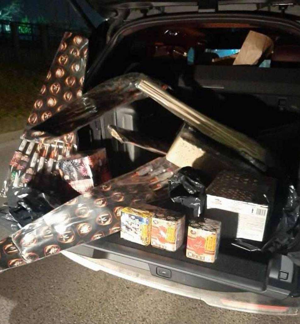ФОТО: Багажник преполн со пиротехнички средства, еве што нашла полицијата во возилото на Дрин Ахмети