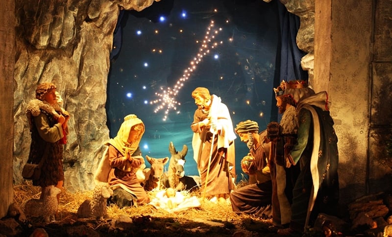 Католиците и дел од православните вечерва го празнуваат Бадник, во пресрет на Божик