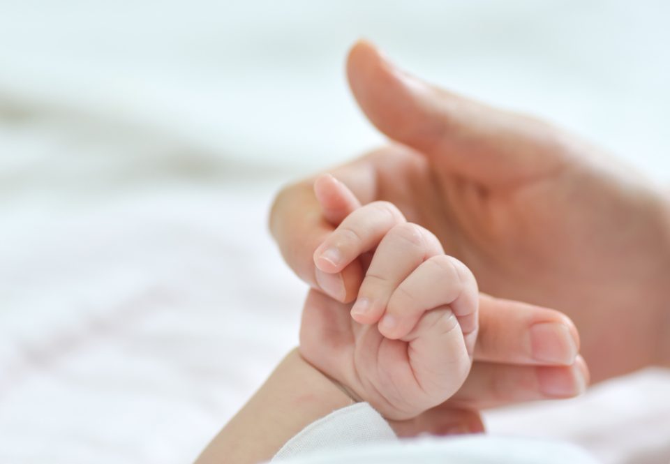 Јовановска: Бебето со повреда на раката е во добра состојба, се работи за лесна пареза