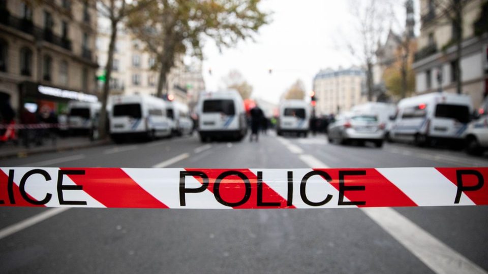 Мајка и четири деца се пронајдени мртви во предградие на Париз