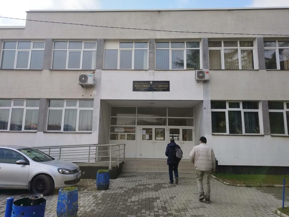 Финансиски блокади и административни битки: Тетовската гимназија фатена во вкрстен оган, два дена без струја ја втурнаа наставата во застој