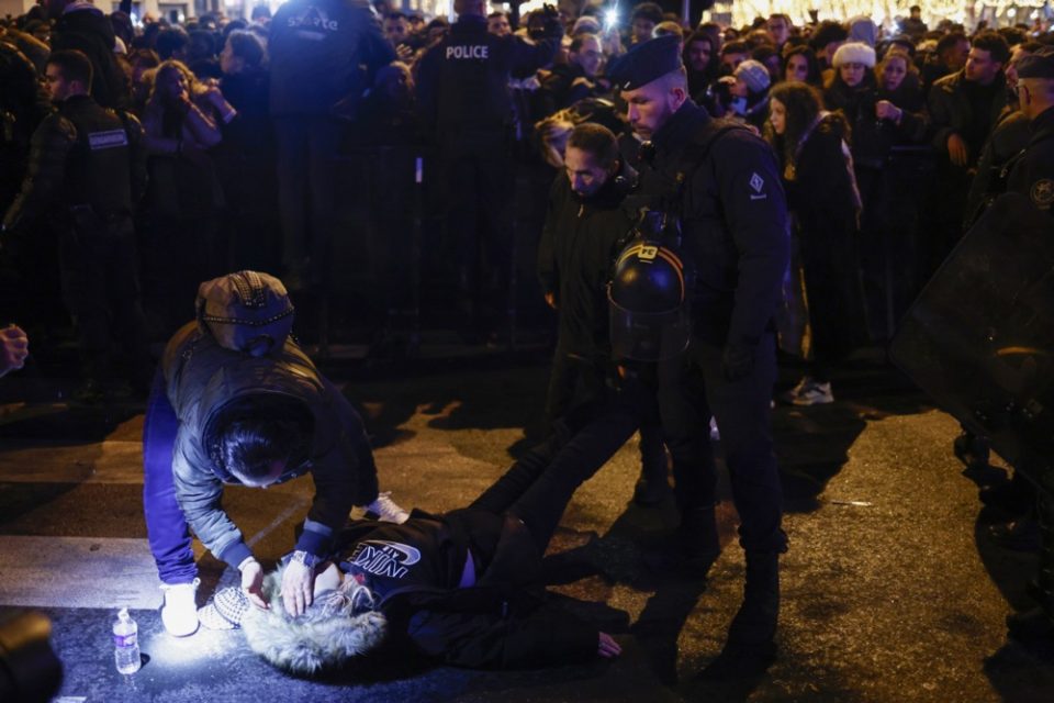Ниту 90.000 полицајци не спречија немири во Франција: 400 приведени на новогодишната ноќ