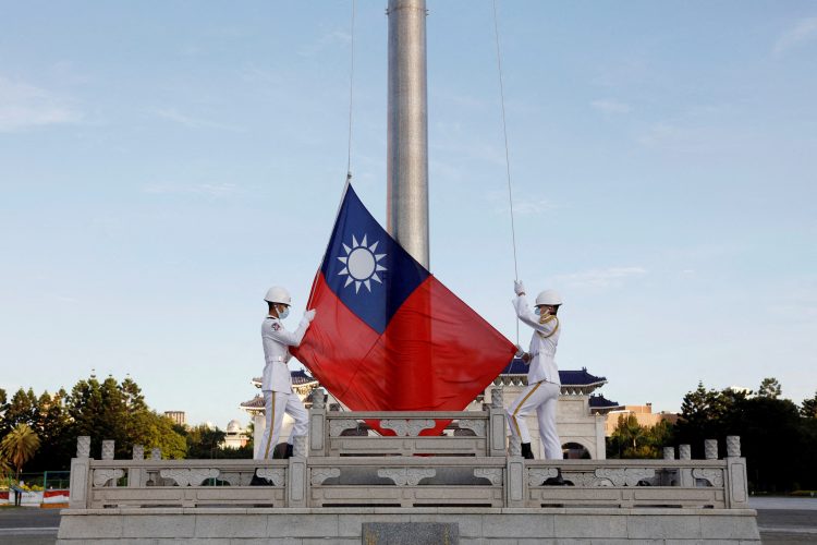 Започна пребројувањето на гласовите во Тајван – Кина ги гледа како избор меѓу војна и мир