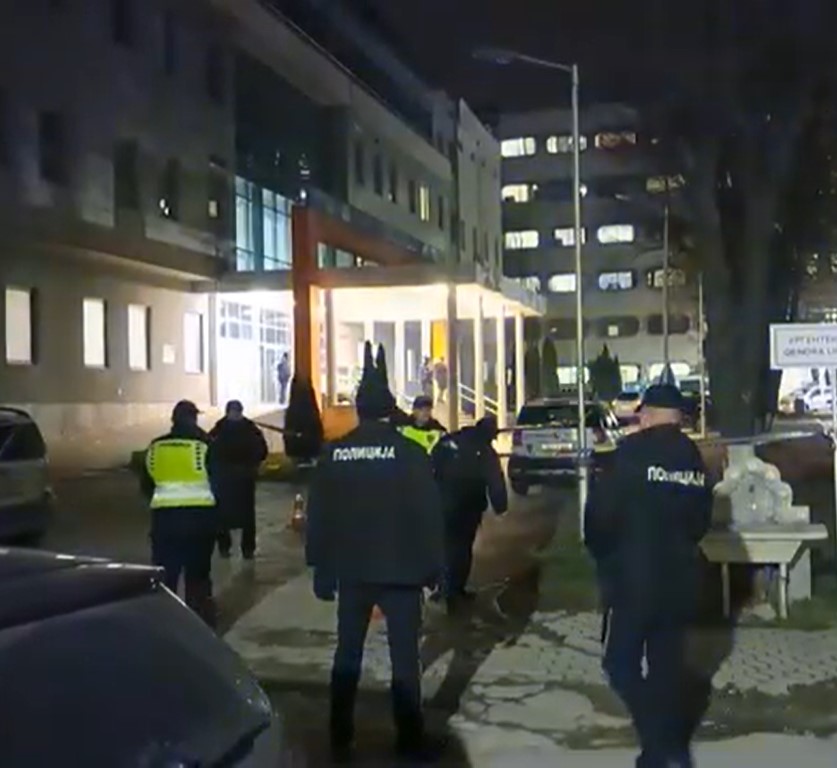 Исход од инцидентот пред тетовската болница: Четворица приведени и двајца ранети во престрелката, меѓу приведените и 55-годишна жена