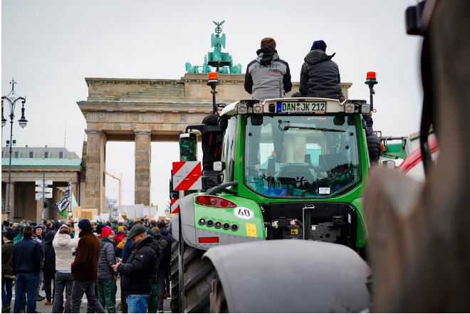 Со трактори пред Владата: Гневните германски земјоделци повторно на протест