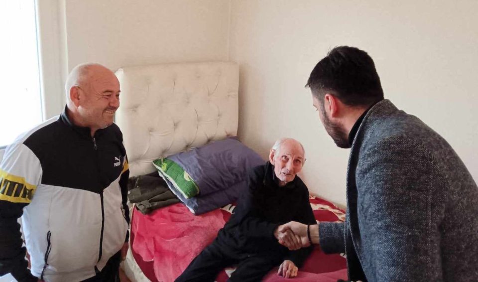 Прославување на издржливоста и долговечноста: Општина Штип им оддаде почит на стогодишниците браќа Ристо и Симеон Насков