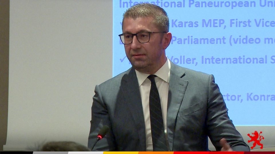 Мицкоски: Изминативе седум години сведочиме само на скандали, а на Македонија ѝ требаат луѓе кои ќе бидат пример за сите