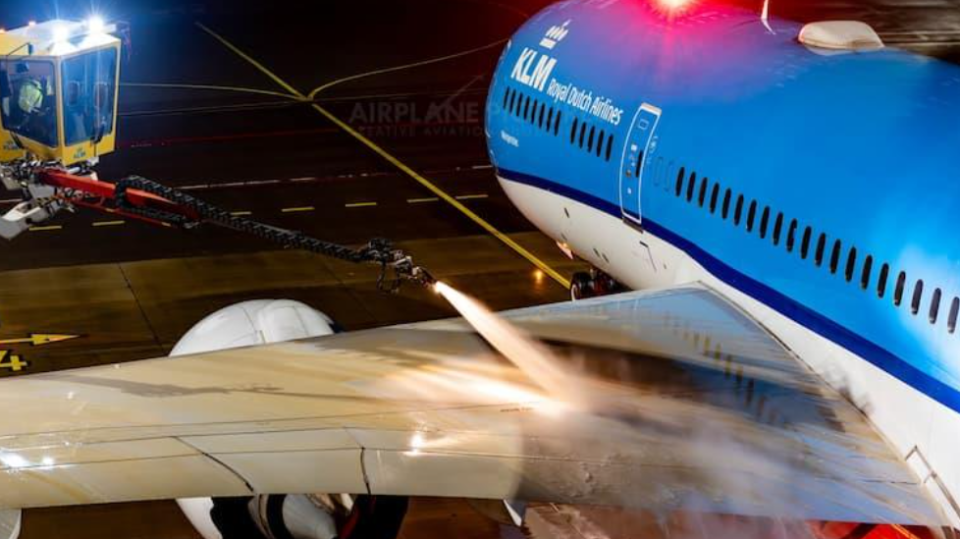 Аеродромот во Амстердам откажа стотина летови поради невреме