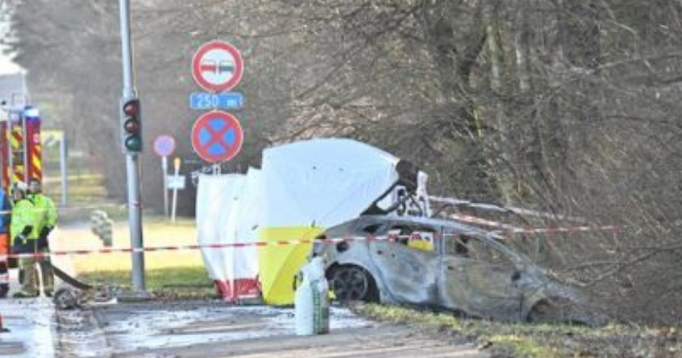 (ФОТО) Авион ја промашил пистата и удрил во автомобил во Белгија, има загинати