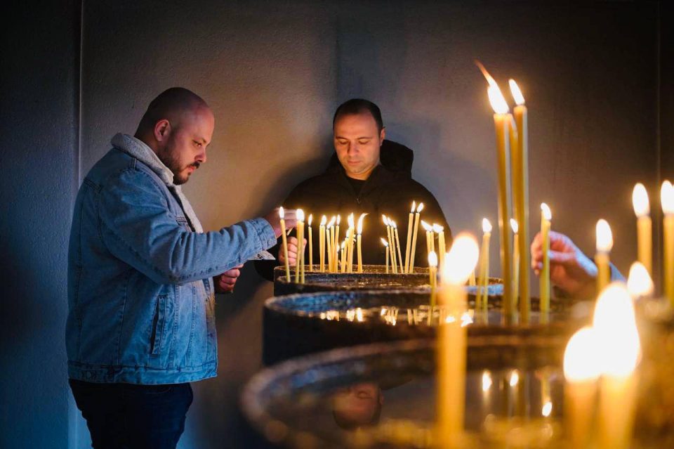 Мисајловски и Костовски на празничната литургија во манастирот „Свети Наум Охридски” во населбата Радишани во Бутел