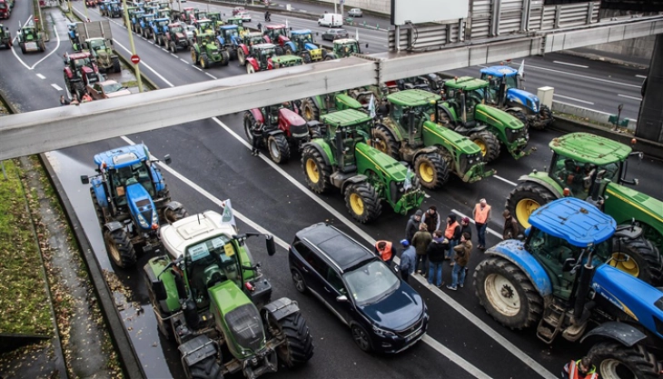 Француските земјоделци најавија целосна блокада на Париз