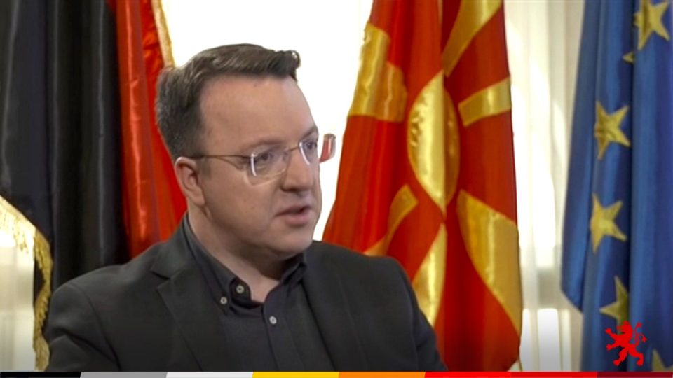 Николоски: Владата на СДС направи двојно понижување за Македонците, прво со промената на името на државата, а сега и со промена на личните документи