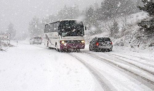 Забрана за автобуси и тешки товарни возила на неколку патни правци, задолжителна зимска опрема