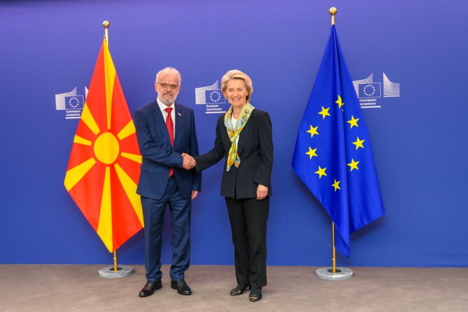 Средба Џафери – Фон дер Лајен во Брисел: Македонија има постигнато многу и треба да продолжи по европскиот пат