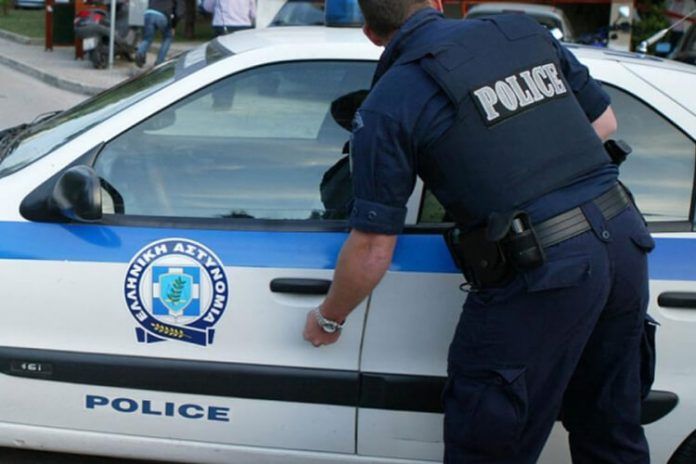 Tројца луѓе се убиени во пукање во бродска компанија близу Атина