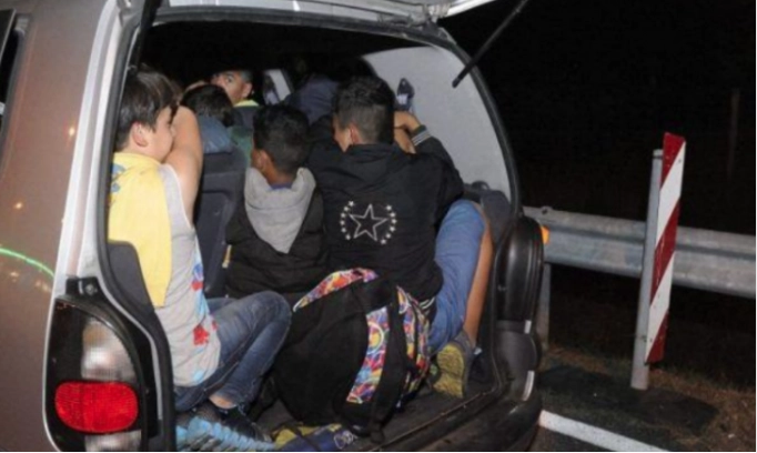Пронајдени 10 мигранти од Сирија во возило на автопатот Куманово – Крива Паланка