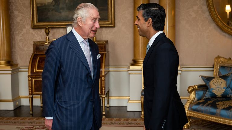 Риши Сунак посака брзо опоравување на кралот Чарлс: Не се сомневам дека ќе се врати на обврските