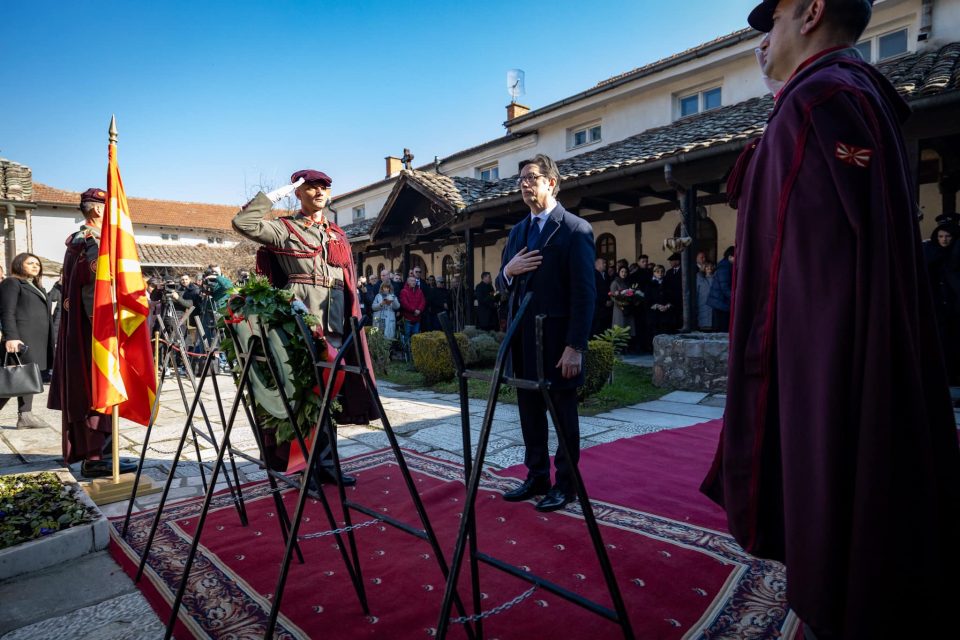 Пендаровски положи цвеќе на Св.Спас: „Се сеќаваме на Гоце Делчев“