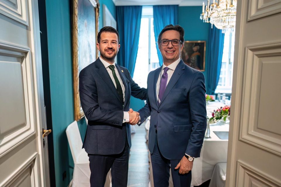 Пендаровски во Минхен се сретна со црногорскиот претседател Милатовиќ