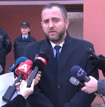 Суспензија и кривична пријава: Осуда од министерот Тошковски за инцидентот во кој полицаец нападна колега среде акција против дилери на дрога