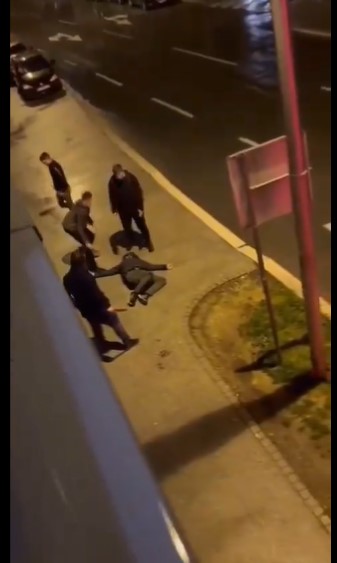 (Видео) Убиецот на младиот фудбалер во Сплит: Тотално смирен и незасегнат од тежината на ситуацијата – 31-годишниот осомничен стои со огромен нож над безживотното тело