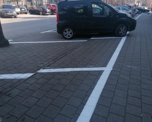 Започна обележувањето на паркинг местата за зонското паркирање во Карпош 1 и 2
