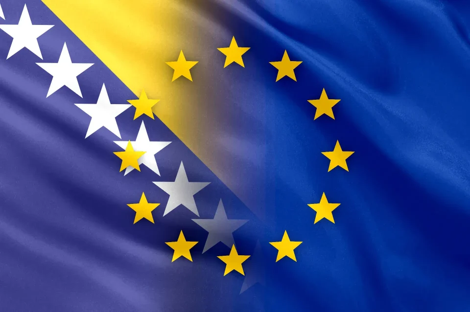 ЕУ ѝ додели на БиХ статус на земја-кандидат, земјата започнува пристапни преговори