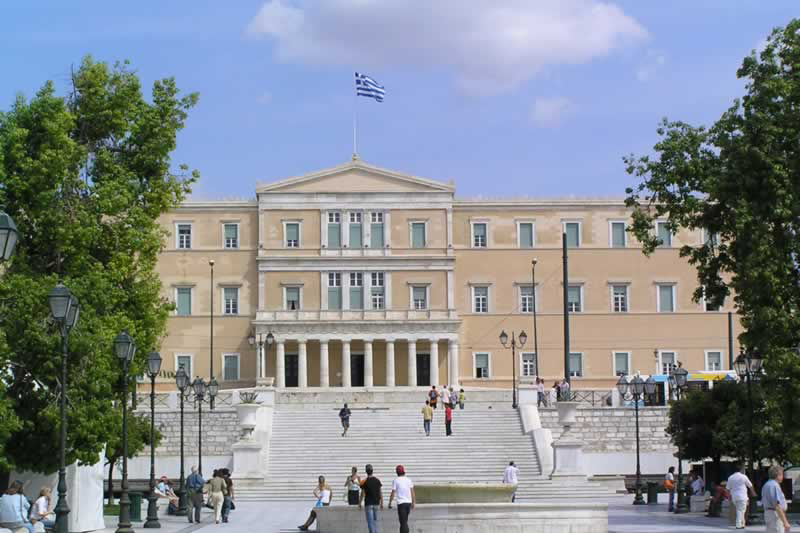 Лажни повици за бомби во суд и телевизија во Атина