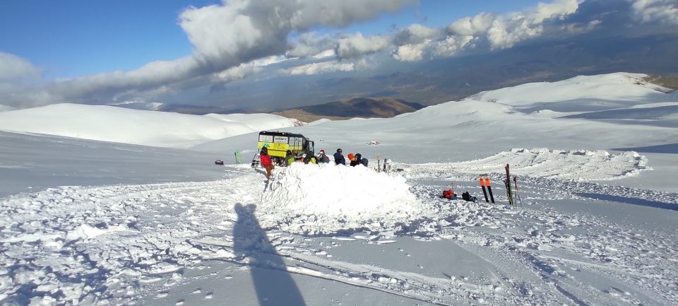ЦУК: Спасена туристка од Австрија повредена при слободно скијање на Попова Шапка