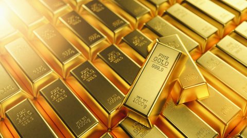 Историски рекорд: Цените на златото ја скршија бариерата од 2.200 долари за унца, се предвидува дополнителен пораст!
