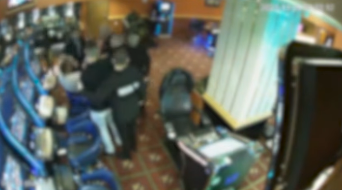 (ВИДЕО) Маж запали казино во Битола додека внатре е полно со луѓе – во притвор е