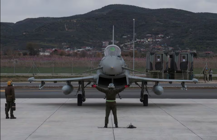 Во Албанија отворена првата воздухопловна НАТО база на Балканот
