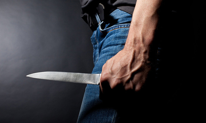 Тинејџер убиен со нож во предградие на Сиднеј