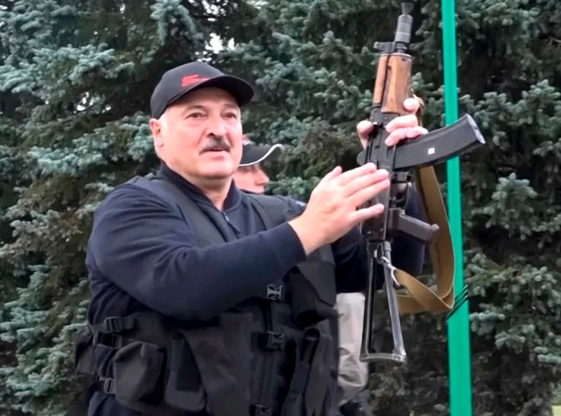 Лукашенко предупредува: Висок ризик од воени инциденти на границата меѓу Белорусија и Украина – план на белоруската опозиција да ја окупира областа Кобрин и да побара помош од НАТО