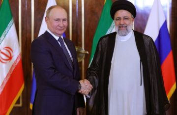 Путин разговараше со иранскиот претседател Раиси по нападот на Техеран врз Израел