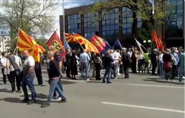 Предупредување со жолт картон: Синдикалците маршираат против одлуката на Врховниот суд