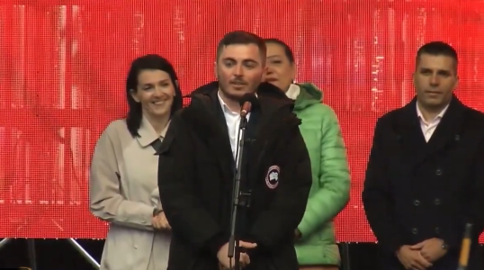 (ВИДЕО) Од митингот на СДСМ: Со обраќање на албански јазик повикаа за масовна поддршка на нивната партија