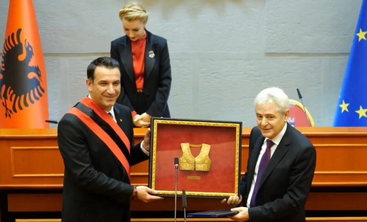 Али Ахмети стана почесен граѓанин на Тирана