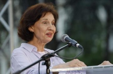 Силјановска-Давкова: Претседател има функција да гради единство, особено ако е жена