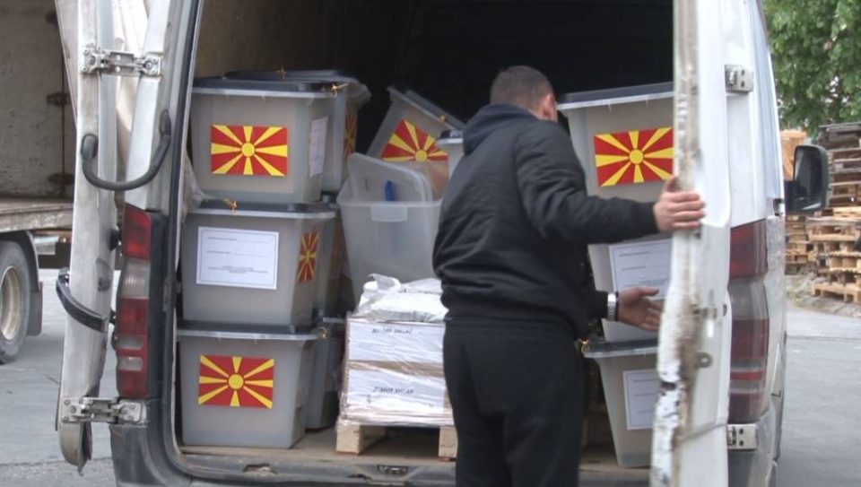 Сѐ е спремно: Дистрибуиран избирачкиот материјал за двојните избори од битолската печатница