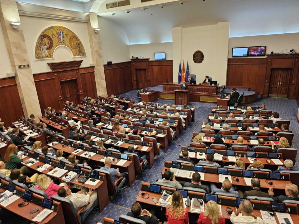 Продолжи расправата во Собрание: Најдоцна до полноќ треба да биде избрана новата влада