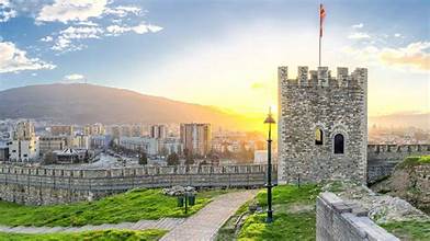 Прекршување на законот: Странски туристички водичи ја толкуваат македонската историја како сакаат, а странските туристички агенции не ангажираат локален туристички водич