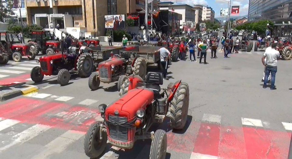 Земјоделците на протест во Струмица, бараат повисоки откупни цени на градинарското производство