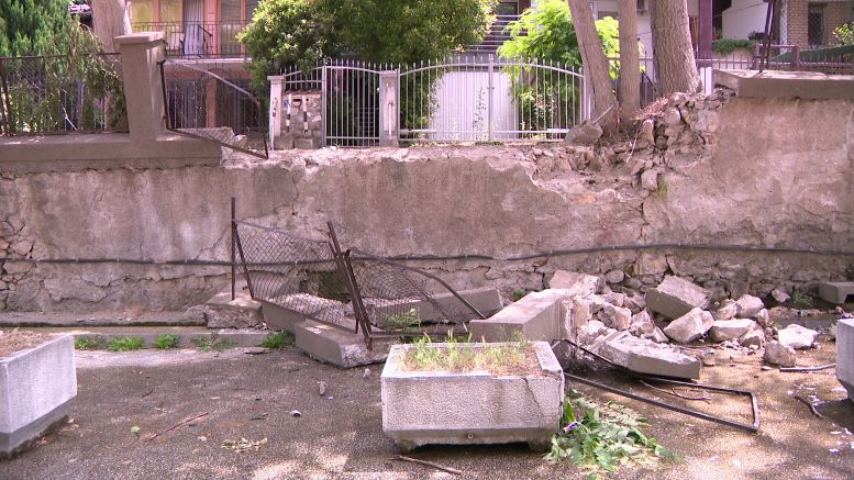 Се сруши дел од потпорен ѕид на Клинички: Ангелов предупредува за поголема катастрофа