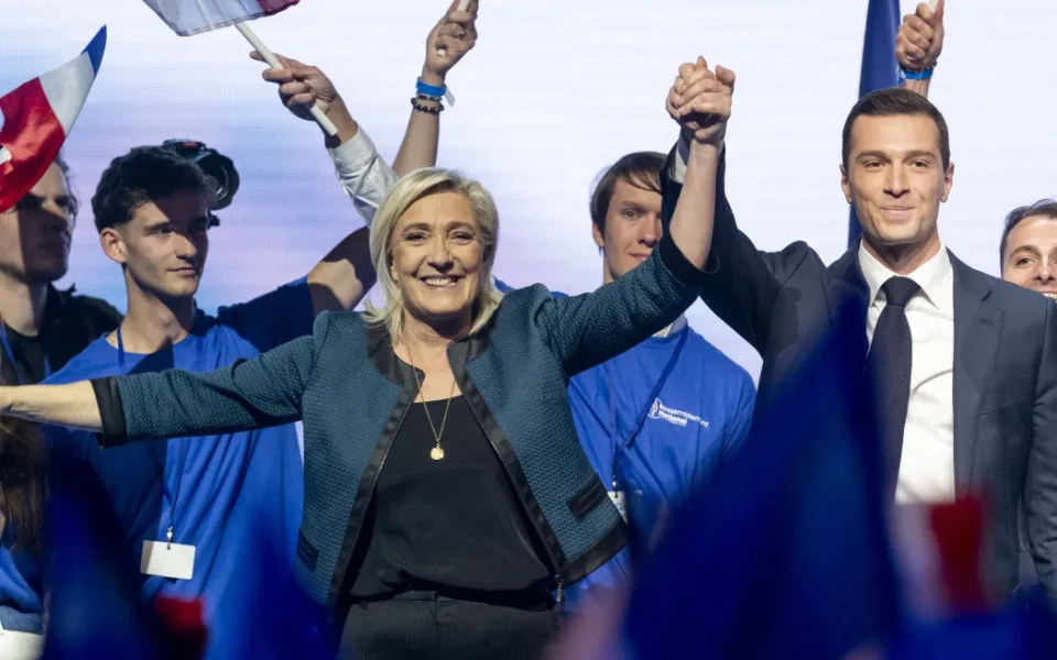 Бардела и Ле Пен победници на првиот круг од изборите: Зошто Франција ја одбра крајната десница?