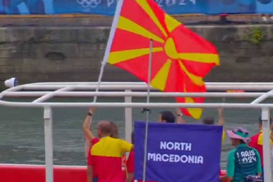 Македонското знаме се развеја на Сена на отворањето Олимписките Игри во Париз