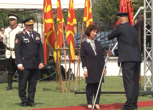 Македонија го слави Денот на Армијата: Триесет години заштита на националниот интегритет и суверенитет – важен мировен гарант во овие неизвесни времиња на безбедносни ризици, вели претседателката Давкова